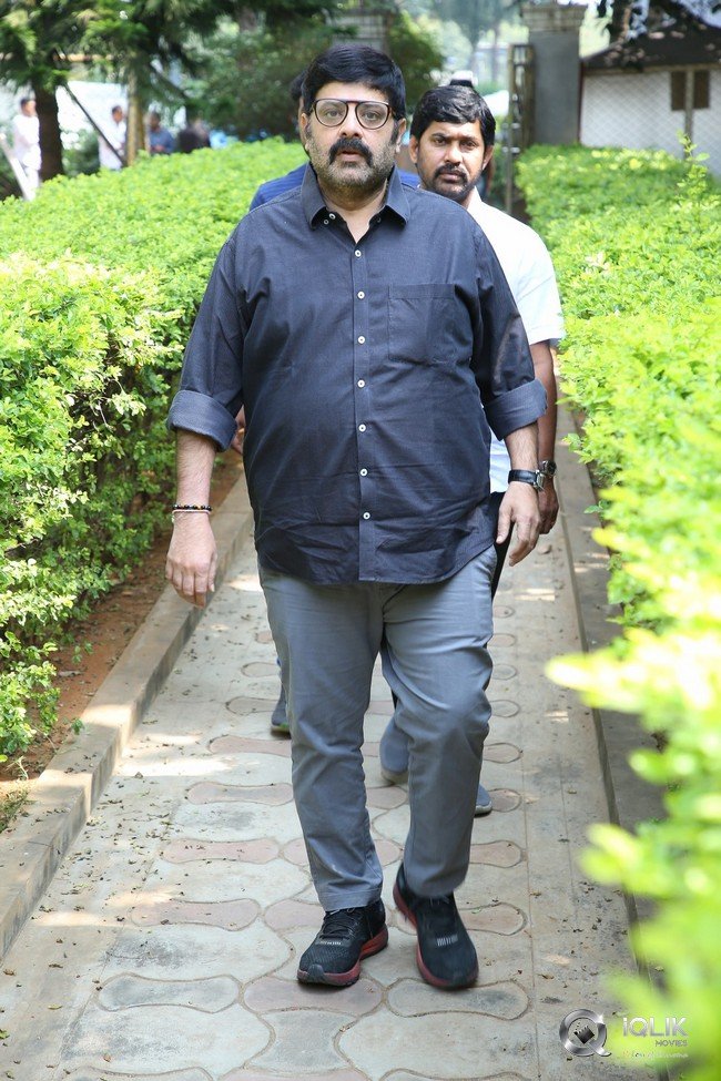 Celebrities-pay-homage-to-superstar-Krishna